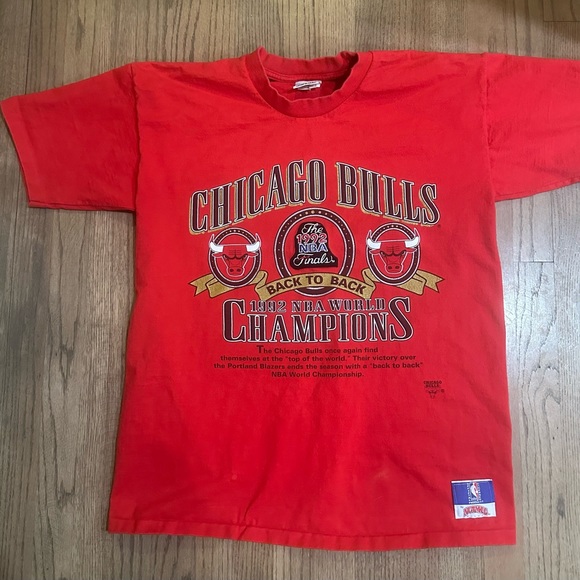 Vintage Chicago Bulls 1992 NBA Finals Back to Back World Champions T-Shirt - Picture 1 of 10
